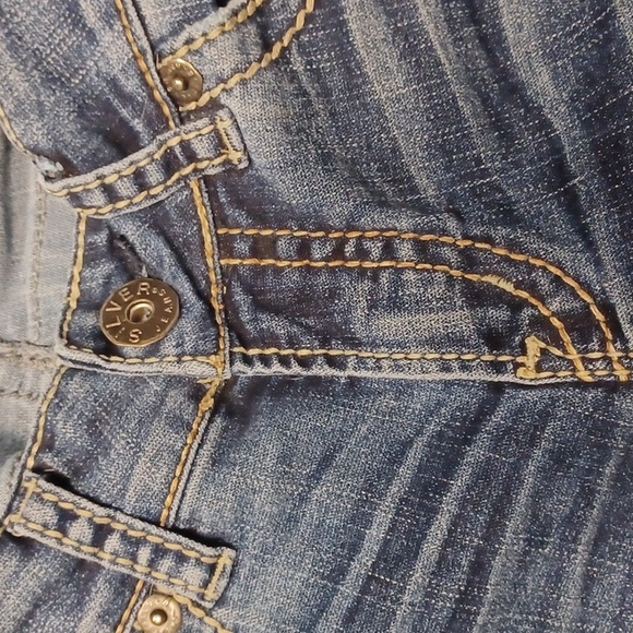Silver Jeans "Suki" Mid Rise Capri- Sz. 26 - Picture 9 of 15